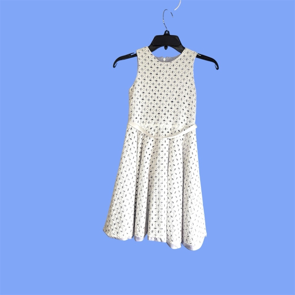 White Sleeveless Halter A-Line Dress for Weddings Size 8